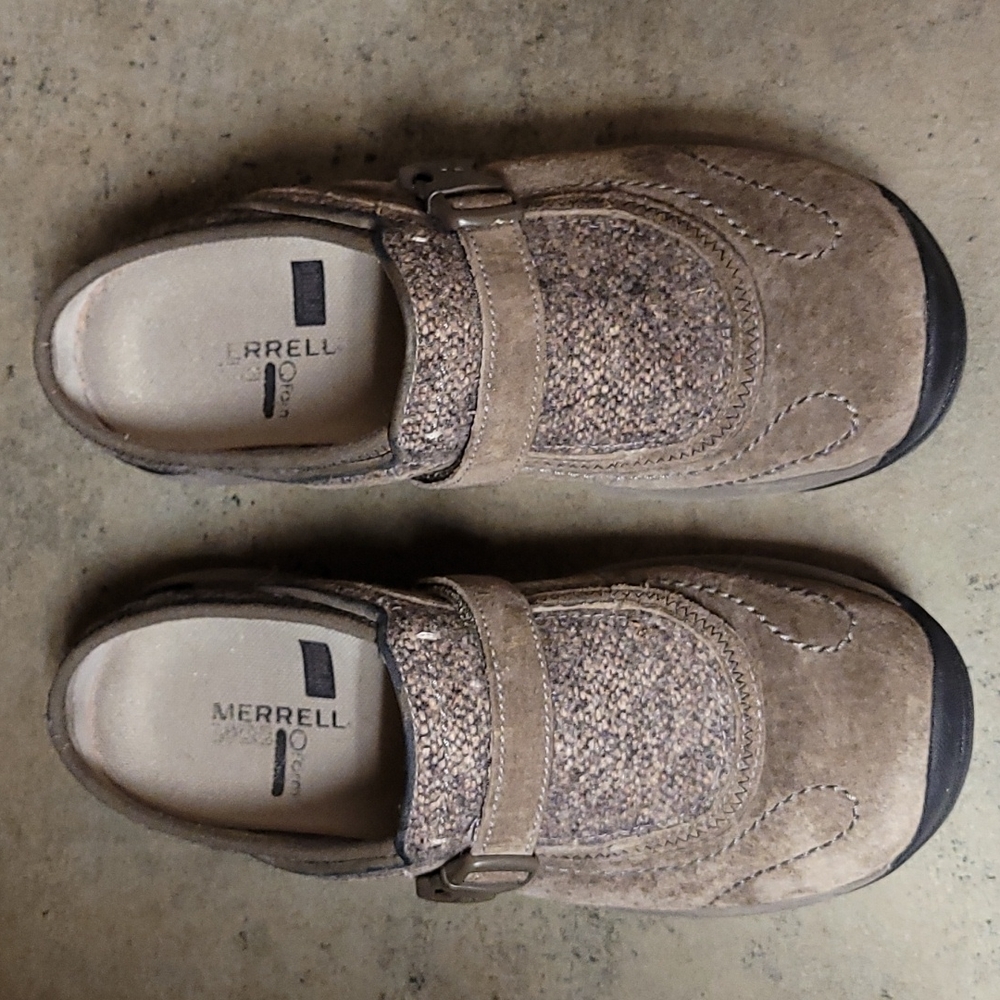 Merrell medium brown clogs Size 7.5 medium